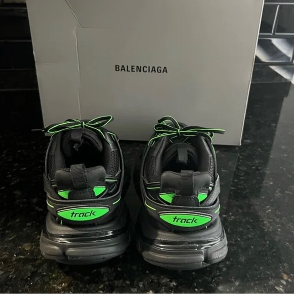 Balenciags track - Picture 2 of 6